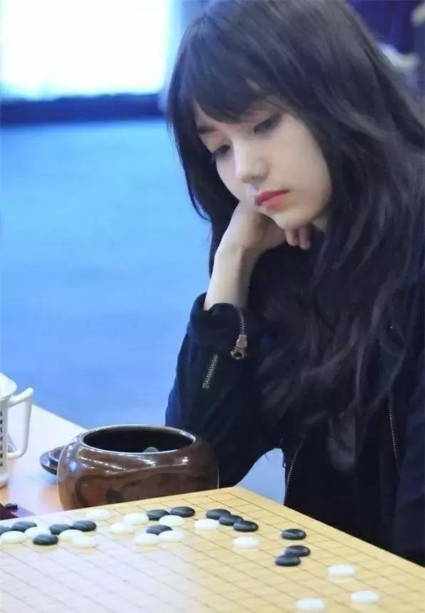 黑嘉嘉，圍棋界的璀璨明珠，千年一遇驚艷棋壇