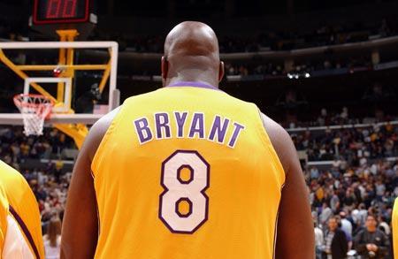 貝利高中傳奇4號球衣正式退役，爵士官方致敬傳奇榮耀時刻