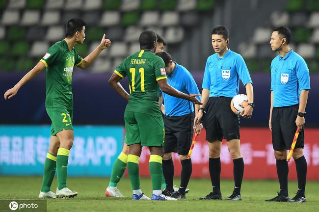 萊萬特前鋒遭遇逆轉(zhuǎn)失利，點球判罰引發(fā)爭議