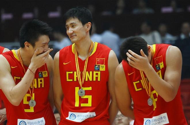 中國(guó)男籃的輝煌歷程，從99年的亞洲霸主到偷笑門事件回顧