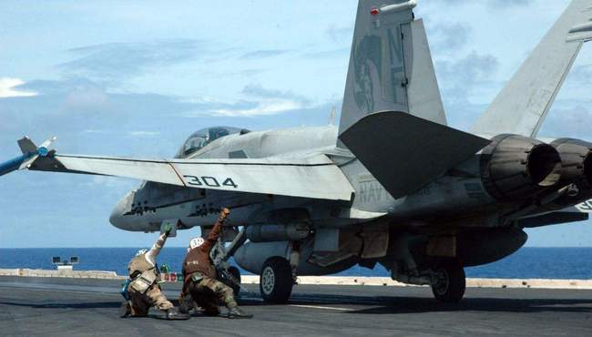 莫迪親自登艦！印度首艘國產(chǎn)航母正式服役，國產(chǎn)航母之路開啟新篇章