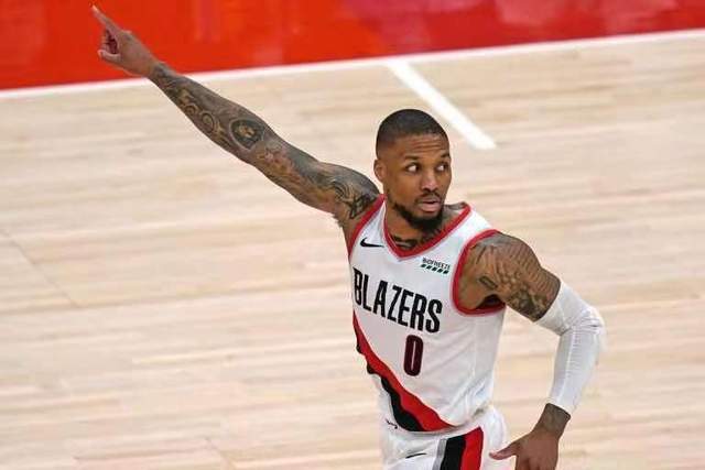 約基奇替補席哼曲，神態(tài)愜意，NBA流言板背后的輕松一刻