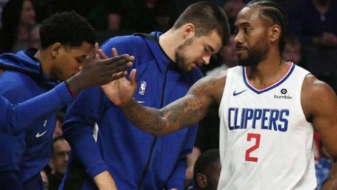 倫納德新賽季出戰(zhàn)數(shù)成疑，告別西裝卡流言板熱議