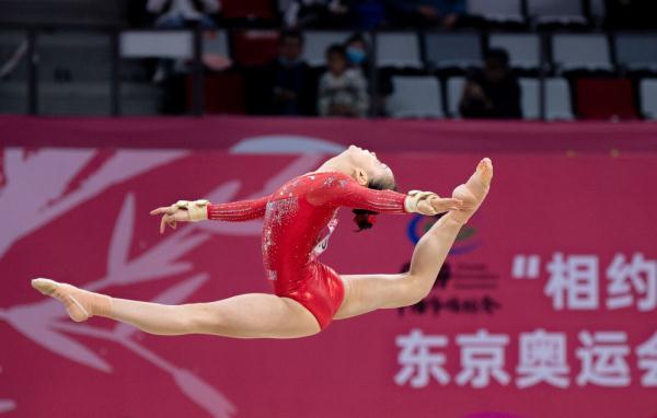 吳柳芳，柔韌與堅(jiān)韌共舞，涅槃重生的體操鳳凰在體壇女神大賽中綻放光彩