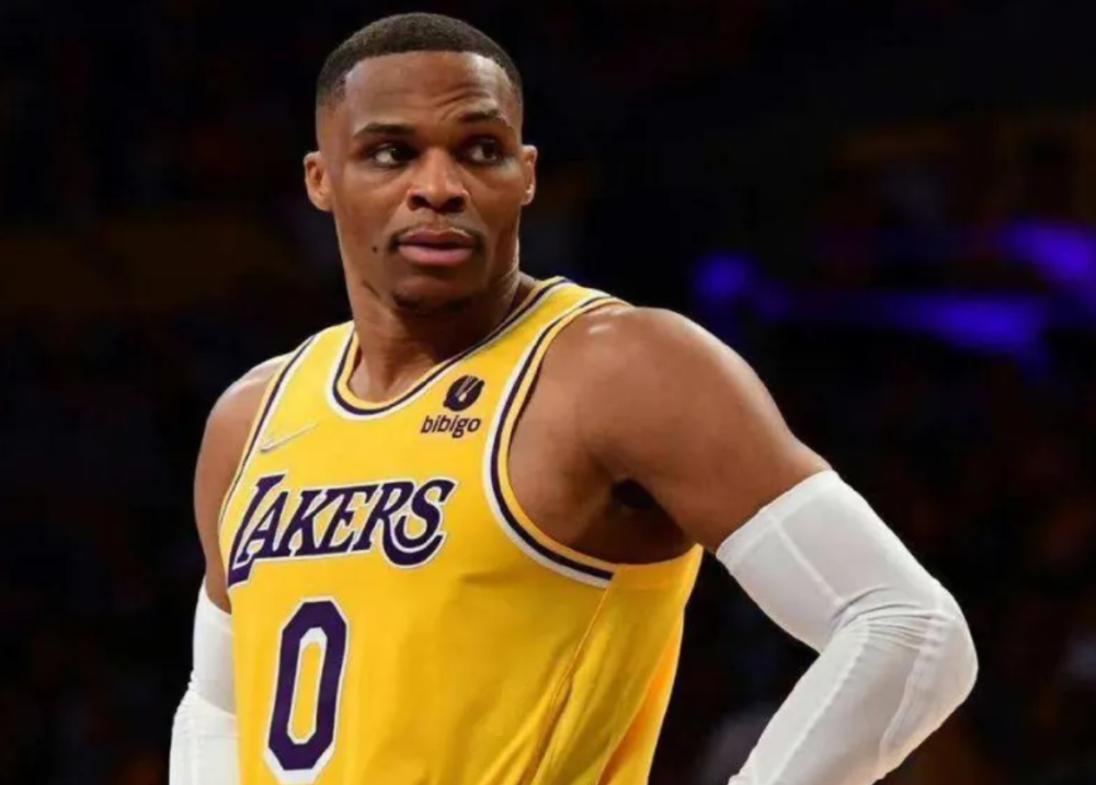 霍里發(fā)聲，佩林卡在湖人撐不過這個賽季，西決或成其留任分水嶺