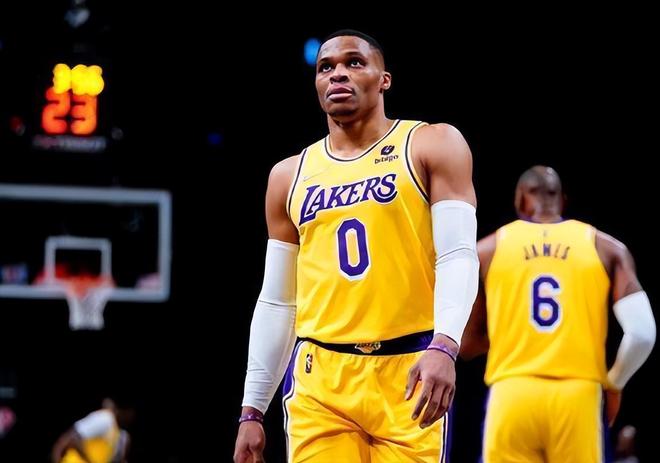 霍里發(fā)聲，佩林卡在湖人撐不過這個賽季，西決或成其留任分水嶺