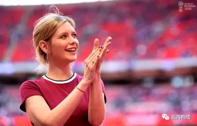 中國美女球迷瘋狂歡呼！崔永熙連得5分驚艷全場，兩位小姐姐激動(dòng)不已