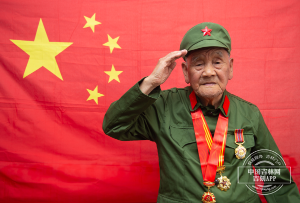 老兵手印墻，銘記崢嶸歲月，傳承紅色精神