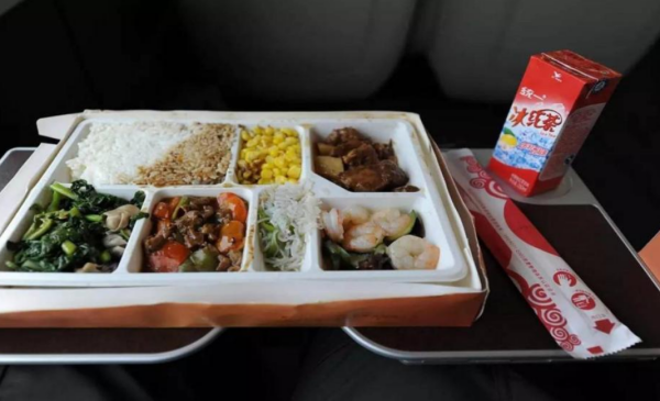 國(guó)鐵成都局17元高鐵盒飯，門(mén)店現(xiàn)炒，美味與實(shí)惠并存，旅客出行新選擇！