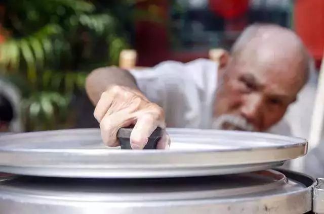 最低3元1碗，年輕人搶著去博物館炫飯，這背后的文化現(xiàn)象引人深思