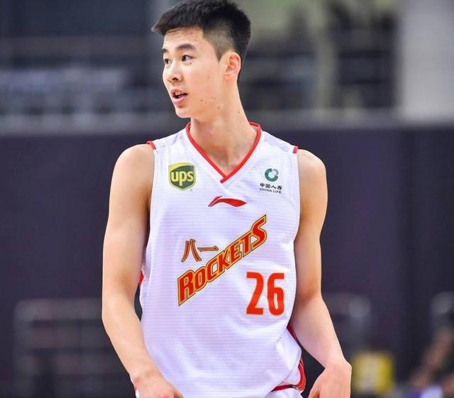 王證、趙浩然與馬延?xùn)|晉升山東男籃一線隊(duì)——新篇章的啟航