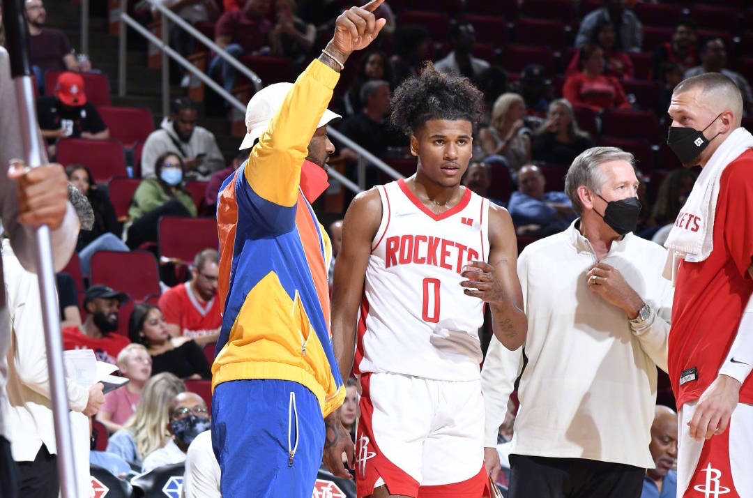 勇士王朝再現(xiàn)，季前賽強(qiáng)勢(shì)勝場(chǎng)預(yù)示王朝榮耀延續(xù)