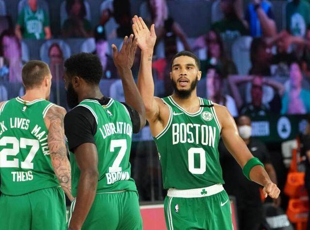 蘭德爾大爆發(fā)，NBA賽場上的得分狂潮，17投13中砍下33分5籃板4助攻的壯舉