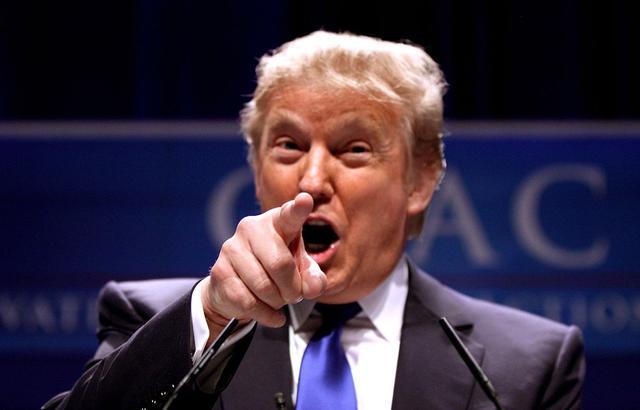 高市早苗對(duì)特朗普夸張表現(xiàn)受質(zhì)疑，真相還是炒作？