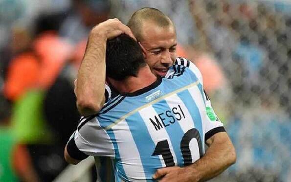 阿根廷球員盡顯大哥風(fēng)范，賽前等待梅西一同進(jìn)場(chǎng)熱身，團(tuán)結(jié)之力閃耀NBA