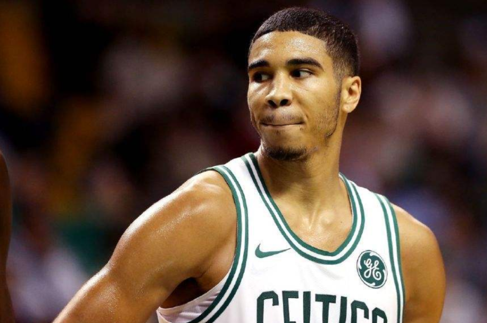 克萊的負(fù)角度命中與杰倫威的歡迎到NBA時刻，拍拍屁股背后的故事