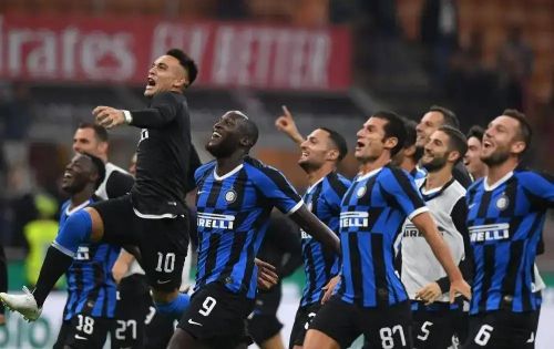 巴雷拉，歐冠聯(lián)賽無輕松之戰(zhàn)，逆境中收獲寶貴三分