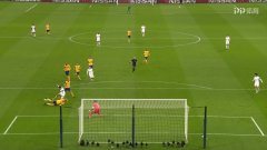 余嘉豪狀態(tài)火熱，半場(chǎng)高效表現(xiàn)助力球隊(duì)領(lǐng)先——NBA賽場(chǎng)風(fēng)采