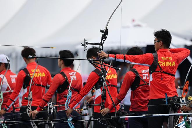 新西蘭破聯(lián)防遭遇挑戰(zhàn)，中國隊首節(jié)展現(xiàn)團隊力量