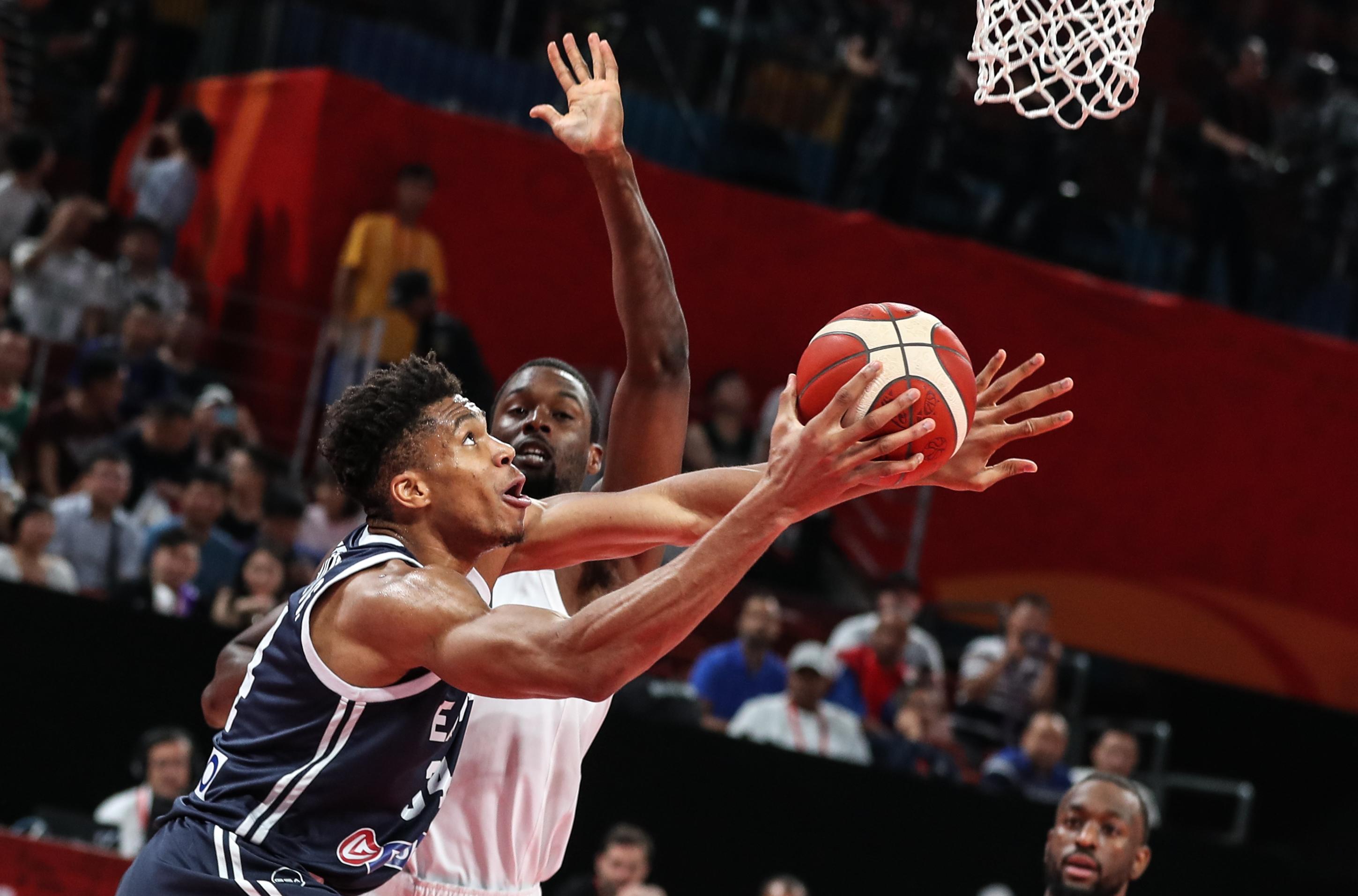 希臘男籃熱身賽揚(yáng)尼斯獨(dú)攬25分10籃板，希臘隊(duì)以104分展現(xiàn)強(qiáng)大實(shí)力