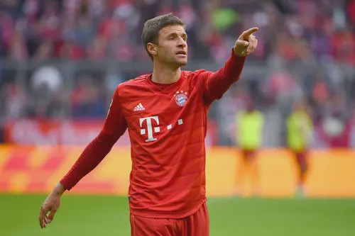 拜仁遭遇重創(chuàng)，帕夫洛維奇鎖骨骨折，將缺席未來數(shù)周比賽